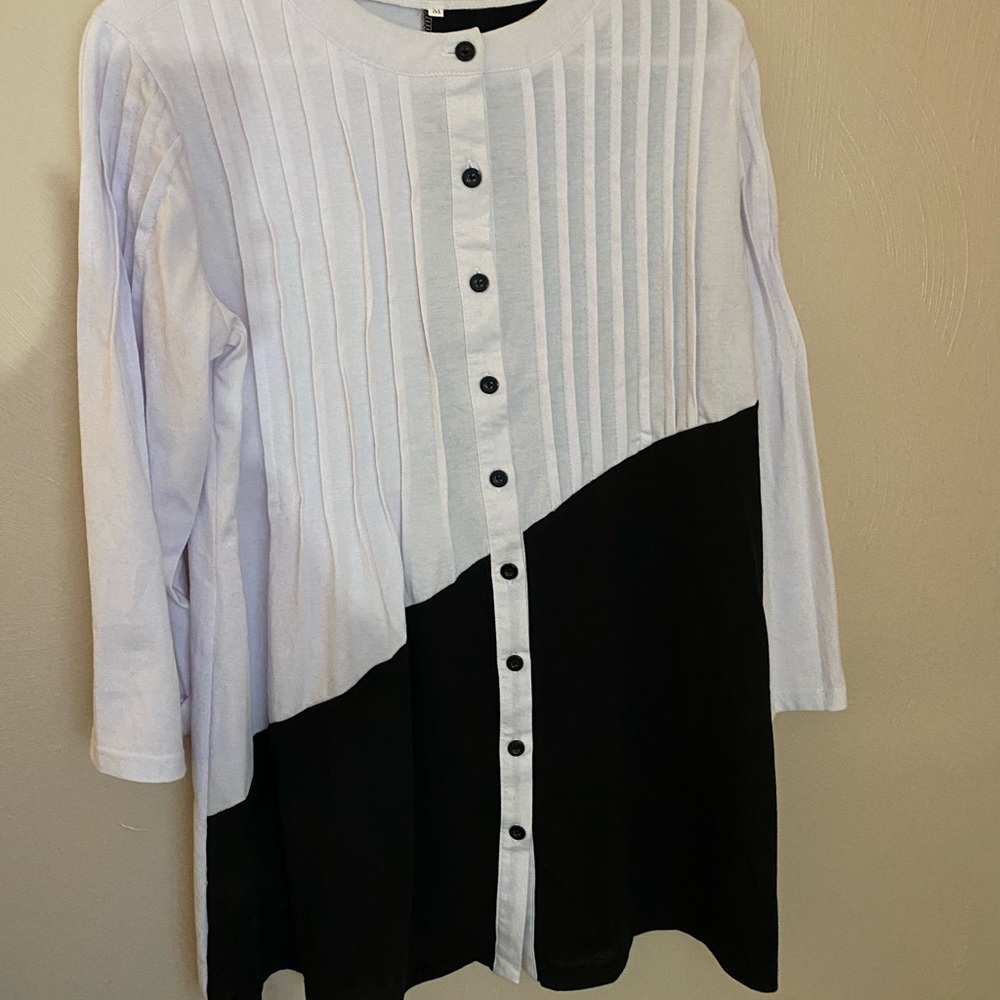 Black and white pleated blouse, size M.